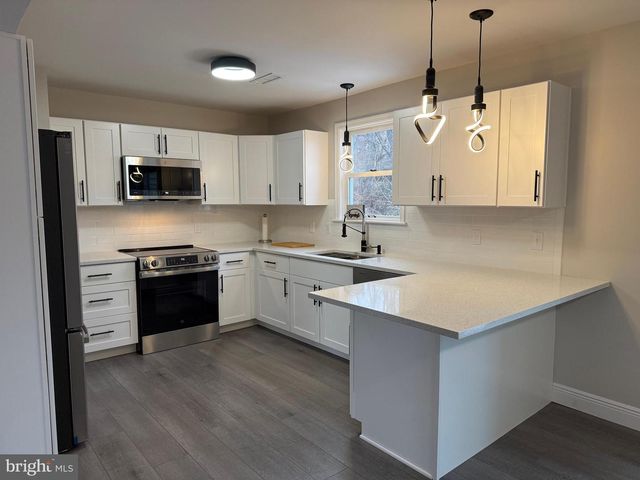 2712 BUXTON RD, Harrisburg, PA 17110