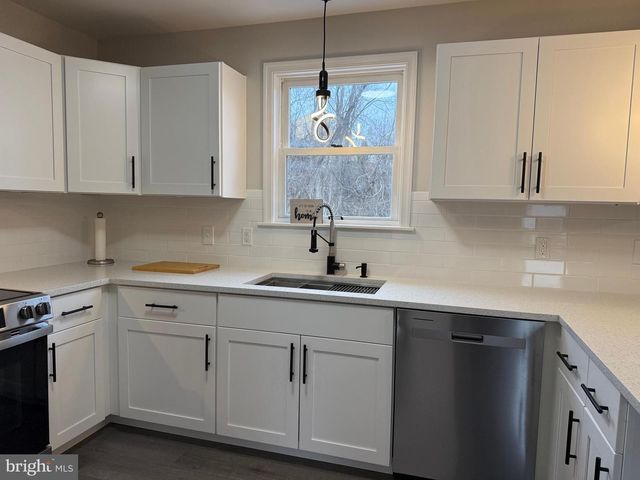 2712 BUXTON RD, Harrisburg, PA 17110