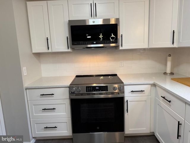 2712 BUXTON RD, Harrisburg, PA 17110