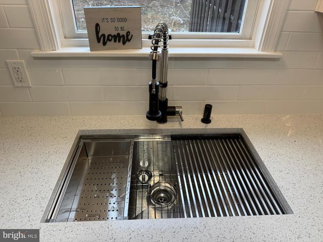 2712 BUXTON RD, Harrisburg, PA 17110