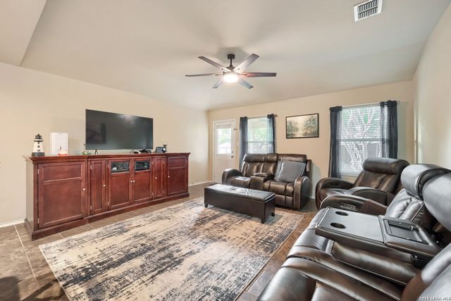 11719 CLAMOUN CIR, San Antonio, TX 78245