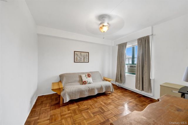 14 Metropolitan Oval 8G, Bronx, NY 10462