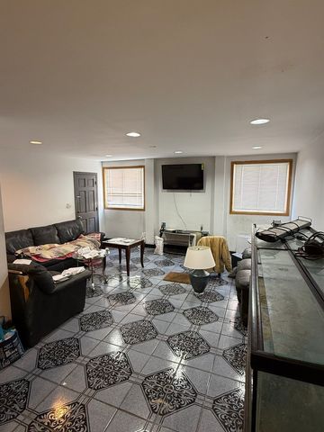 4744 S Union Avenue, Chicago, IL 60609