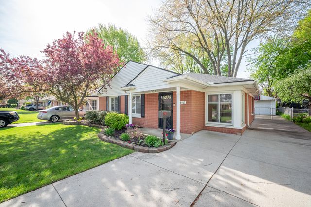 28465 N Clements Circle, Livonia City, MI 48150