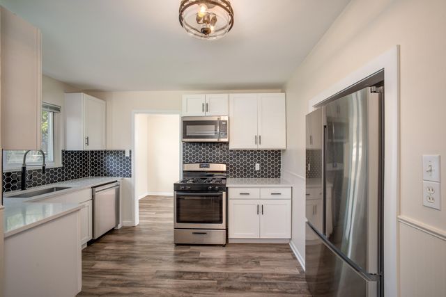 28465 N Clements Circle, Livonia City, MI 48150