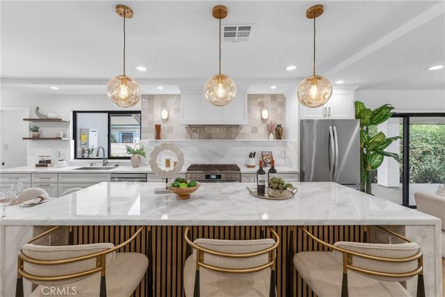 141 S Roosevelt Avenue, Pasadena, CA 91107