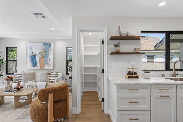 141 S Roosevelt Avenue, Pasadena, CA 91107