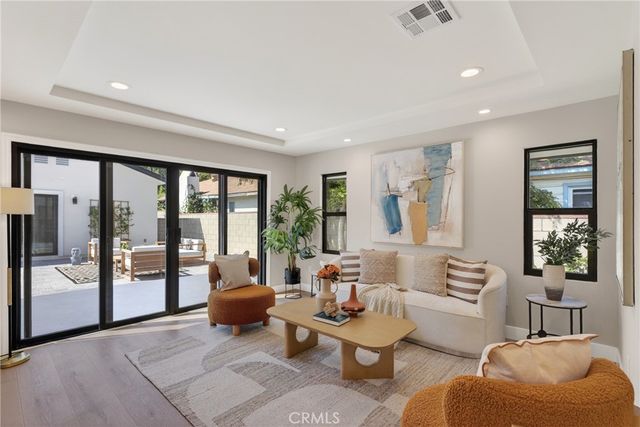 141 S Roosevelt Avenue, Pasadena, CA 91107