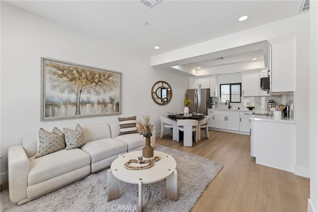 141 S Roosevelt Avenue, Pasadena, CA 91107