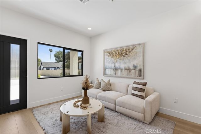 141 S Roosevelt Avenue, Pasadena, CA 91107