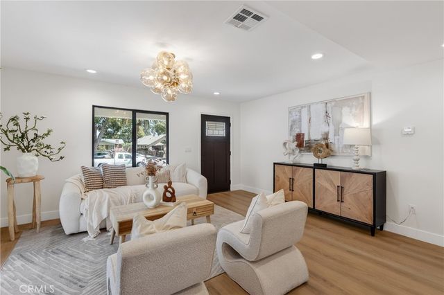 141 S Roosevelt Avenue, Pasadena, CA 91107