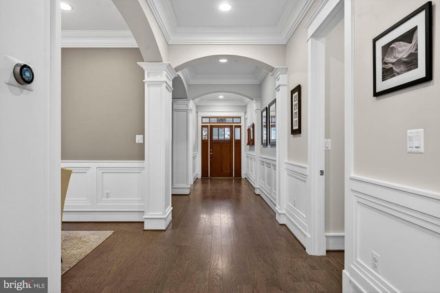 1105 LAKEWOOD DR SW, Vienna, VA 22180