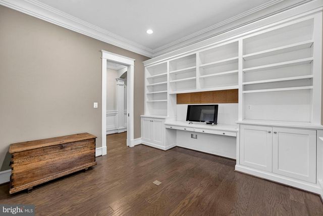 1105 LAKEWOOD DR SW, Vienna, VA 22180