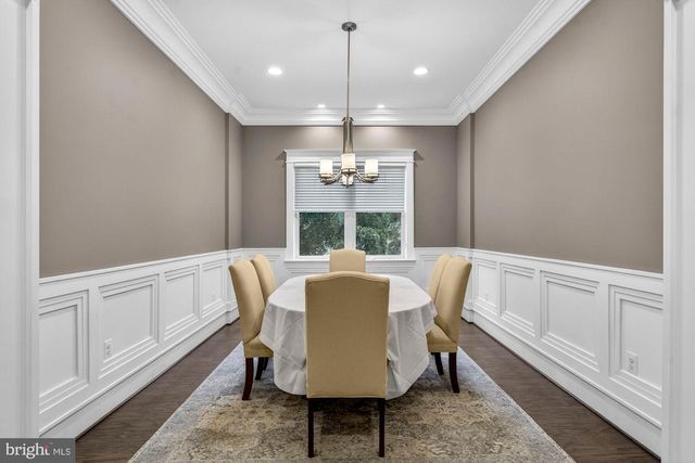 1105 LAKEWOOD DR SW, Vienna, VA 22180