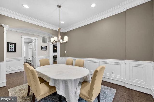 1105 LAKEWOOD DR SW, Vienna, VA 22180