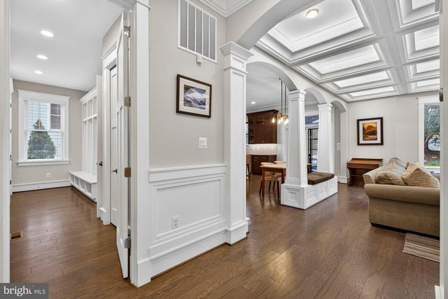 1105 LAKEWOOD DR SW, Vienna, VA 22180