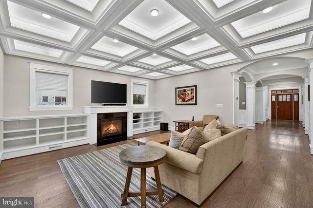 1105 LAKEWOOD DR SW, Vienna, VA 22180