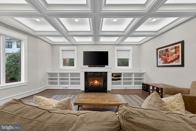 1105 LAKEWOOD DR SW, Vienna, VA 22180