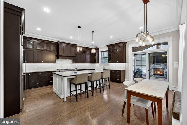 1105 LAKEWOOD DR SW, Vienna, VA 22180