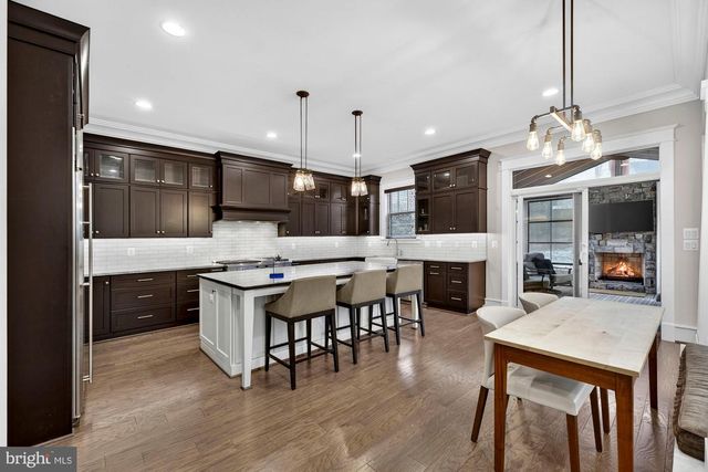 1105 LAKEWOOD DR SW, Vienna, VA 22180