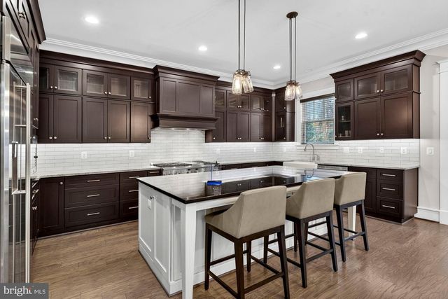 1105 LAKEWOOD DR SW, Vienna, VA 22180