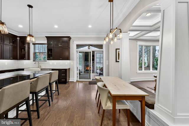 1105 LAKEWOOD DR SW, Vienna, VA 22180