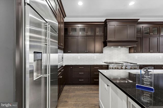 1105 LAKEWOOD DR SW, Vienna, VA 22180