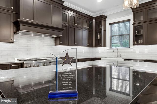 1105 LAKEWOOD DR SW, Vienna, VA 22180