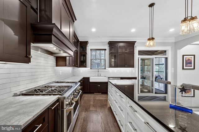 1105 LAKEWOOD DR SW, Vienna, VA 22180