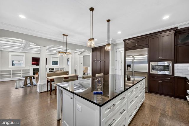 1105 LAKEWOOD DR SW, Vienna, VA 22180