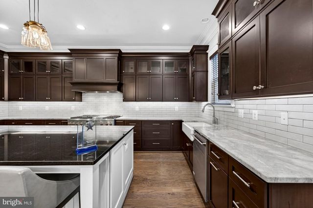 1105 LAKEWOOD DR SW, Vienna, VA 22180