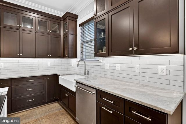 1105 LAKEWOOD DR SW, Vienna, VA 22180