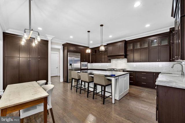 1105 LAKEWOOD DR SW, Vienna, VA 22180