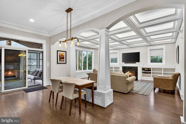 1105 LAKEWOOD DR SW, Vienna, VA 22180