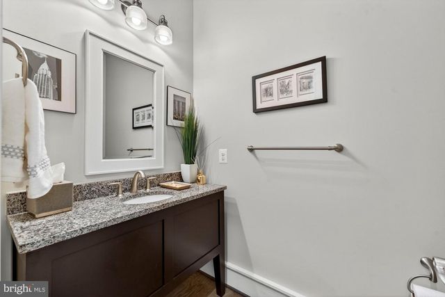 1105 LAKEWOOD DR SW, Vienna, VA 22180