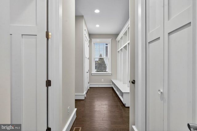 1105 LAKEWOOD DR SW, Vienna, VA 22180