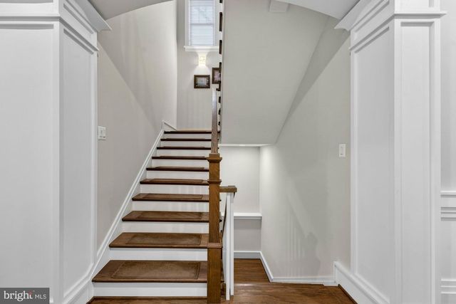 1105 LAKEWOOD DR SW, Vienna, VA 22180