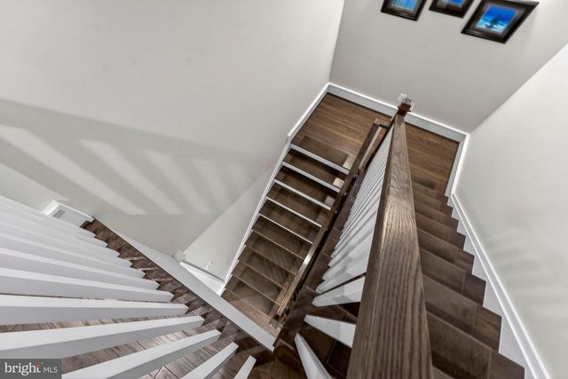 1105 LAKEWOOD DR SW, Vienna, VA 22180