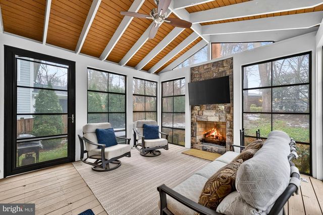 1105 LAKEWOOD DR SW, Vienna, VA 22180