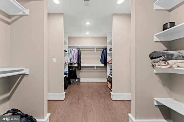 1105 LAKEWOOD DR SW, Vienna, VA 22180