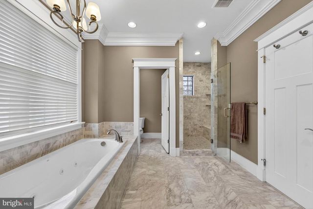 1105 LAKEWOOD DR SW, Vienna, VA 22180