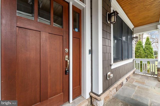 1105 LAKEWOOD DR SW, Vienna, VA 22180