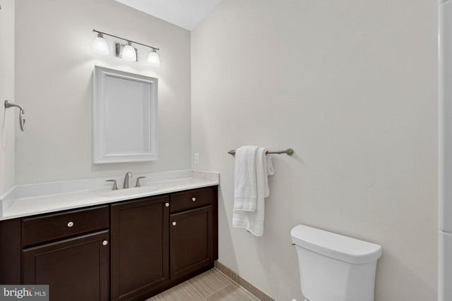 1105 LAKEWOOD DR SW, Vienna, VA 22180