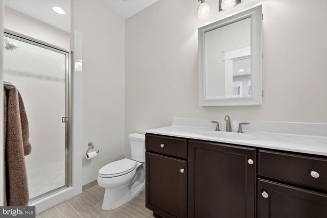 1105 LAKEWOOD DR SW, Vienna, VA 22180