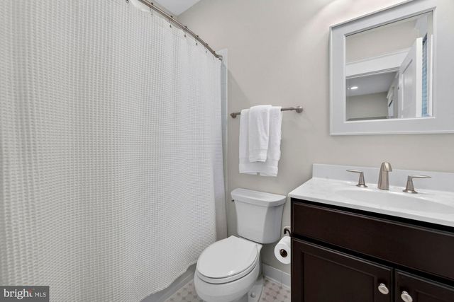 1105 LAKEWOOD DR SW, Vienna, VA 22180