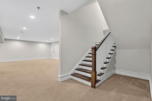 1105 LAKEWOOD DR SW, Vienna, VA 22180