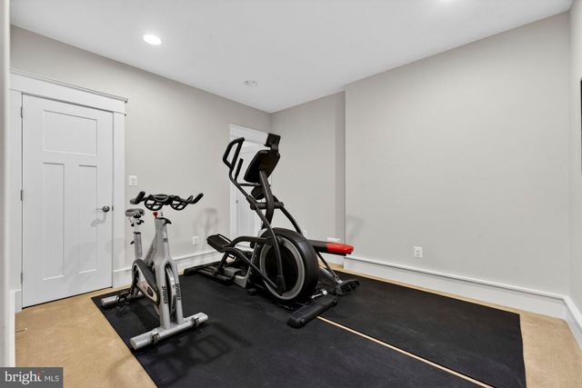 1105 LAKEWOOD DR SW, Vienna, VA 22180