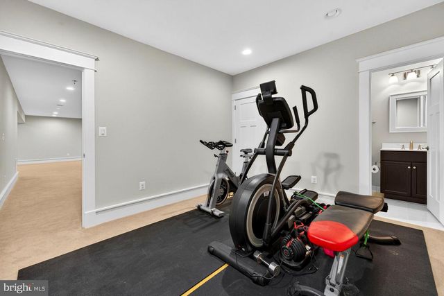 1105 LAKEWOOD DR SW, Vienna, VA 22180