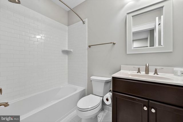 1105 LAKEWOOD DR SW, Vienna, VA 22180