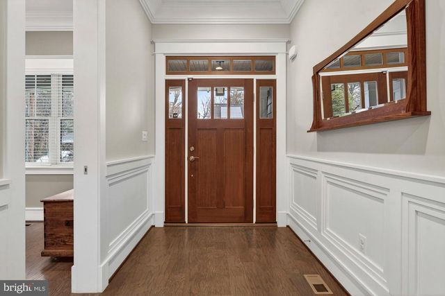 1105 LAKEWOOD DR SW, Vienna, VA 22180